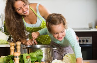 In cucina con la mamma