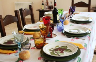 tavola domenica pranzo decorare apparecchiare cura dettagli calore famiglia