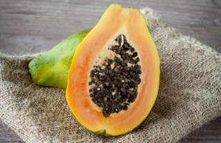 frutta papaya dieta salute donna