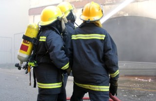 vigili fuoco fumo estintore casa sicurezza famiglia aria