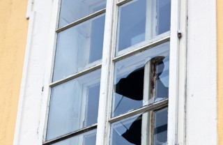 vetro incidente finestra martello chiodini stucco