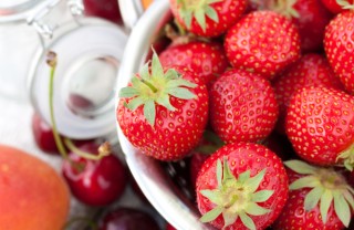 fragole ciliegie proprietà primavera estate