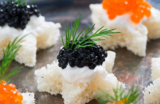 tartine caviale storione salmone lompo burro pane