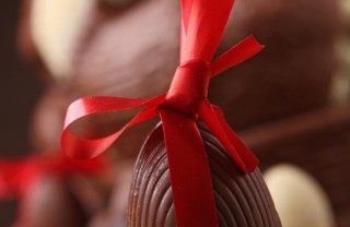 come preparare uovo di cioccolato in casa pasqua 