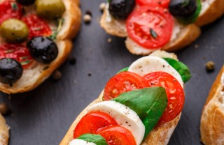 Bruschette alla mozzarella