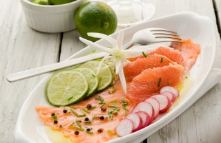 Carpaccio di salmone con yogurt