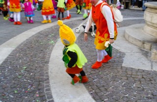 costume troll  fai da te, costume halloween fai da te, cappello troll fai da te