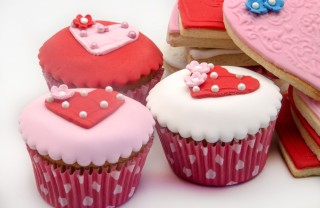 cupcake romantici pasta di zucchero, cupcake san valentino pasta di zucchero