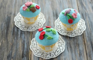 cupcake decorati fiori pasta di zucchero, cupcake decorati, cupcake pasta di zucchero, cupcake fiori