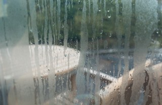 Ridurre l’umidità è funzionale per la prevenzione dei danni alle stanze e la salute