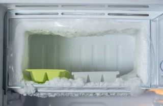sbrinare il freezer, scongelare, pulire