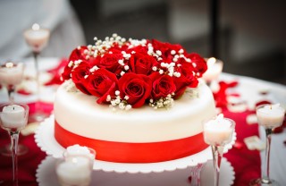 torte decorate con rose fresche, torte decorate