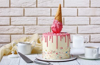 Ricetta della drip cake rosa