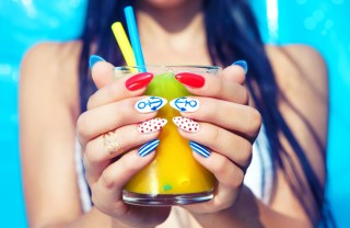 nail art estate, 2021 beauty trend, decorazione unghie