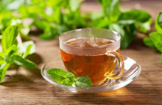 infuso di menta, rimedio naturale, salute