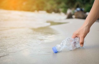 Raccolta rifiuti in spiaggia