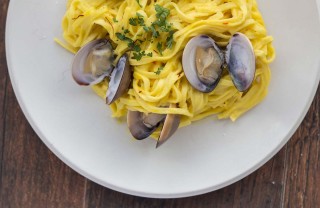 spaghetti vongole e zafferano