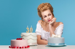 Torte di compleanno per i 30 anni: 7 decorazioni in pasta di zucchero