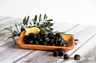 Come preparare e conservare le olive nere al forno