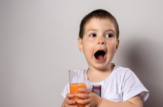 Succo di frutta ai bambini, è un prodotto sano?