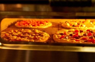 4 semplici modi per mantenere la pizza calda