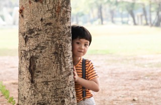 Come aiutare un bambino introverso che fatica a socializzare