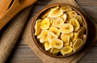 Come fare le chips di banane al forno