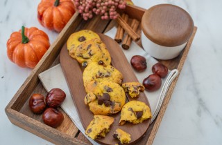 Biscotti di zucca e gocce di cioccolato: la ricetta di Halloween