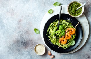 Pasta con pesto di zucchine e gamberetti: come farla