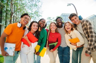 Come vestirsi il primo giorno di scuola superiore per essere chic e comode