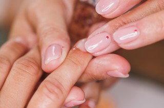 Manicure, come eliminare le cuticole senza tagliarle