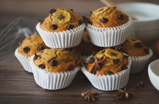 Come si preparano i muffin con banana e cioccolato