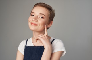 Cosa fare se detesti il tuo taglio corto di capelli