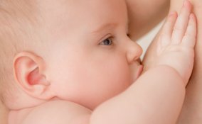 allattare in pubblico bebè neonato mamme