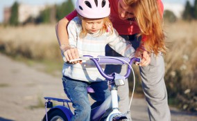 insegnare bimbi andare bici