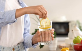 acqua e limone per digerire