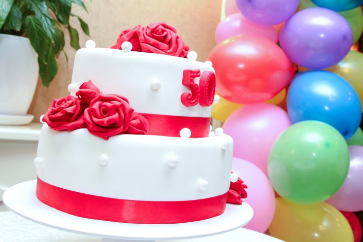 Torte di compleanno per i 50 anni, 5 decorazioni in pasta di zucchero da  fare subito