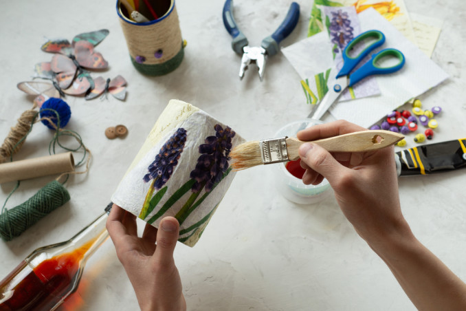 Come decorare i barattoli di latta con il decoupage: tutorial e