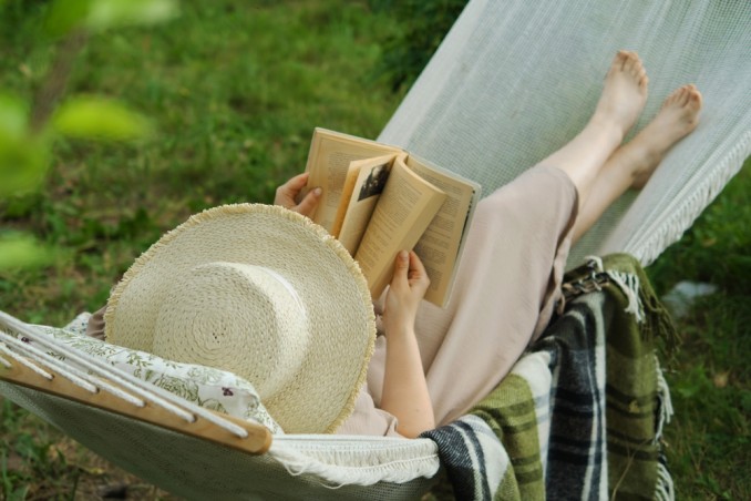 angolo di lettura all'aperto, come fare un angolo di lettura